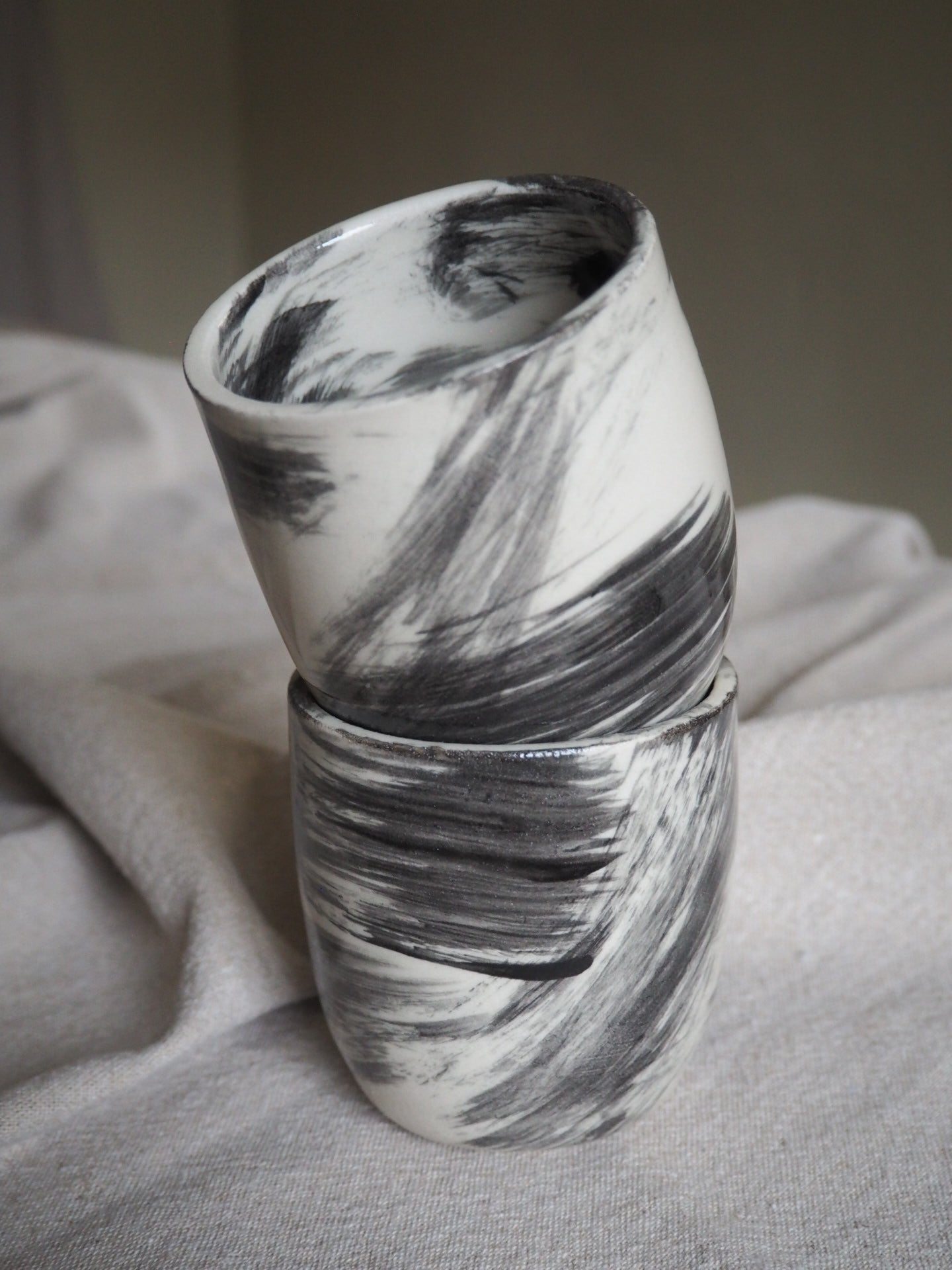 Tumbler With Black Strokes