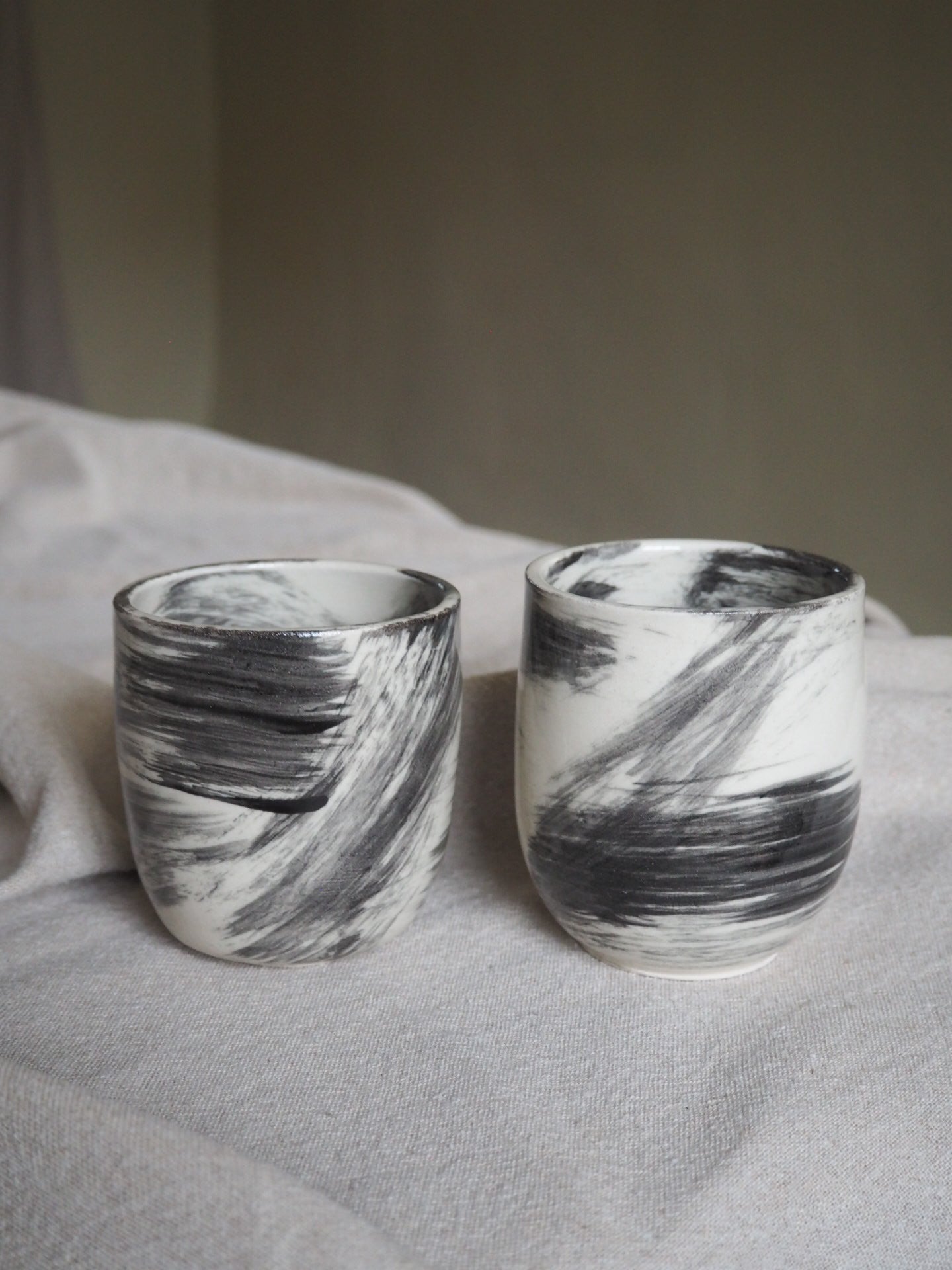 Tumbler With Black Strokes