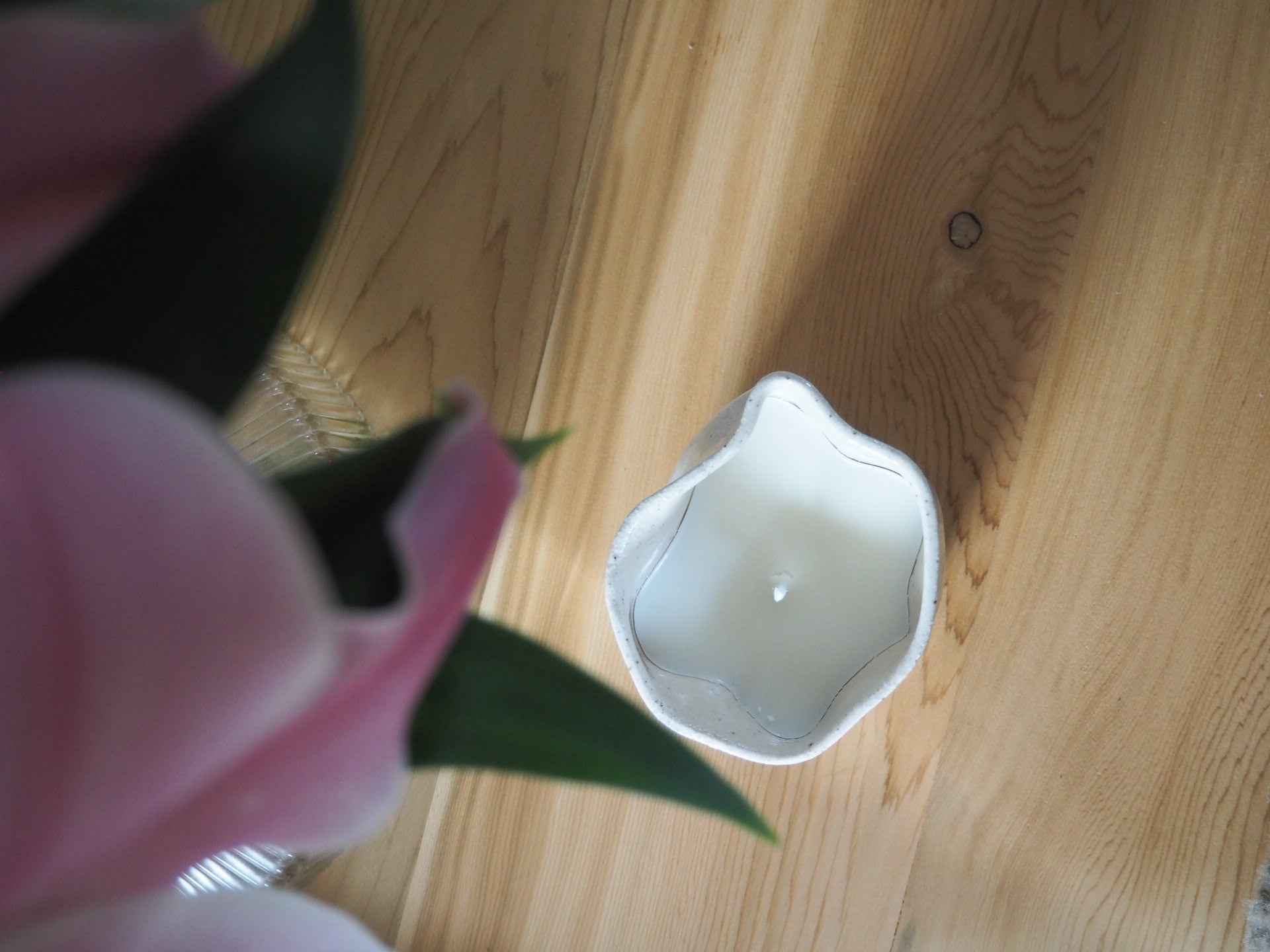 Wobble Scented Candle