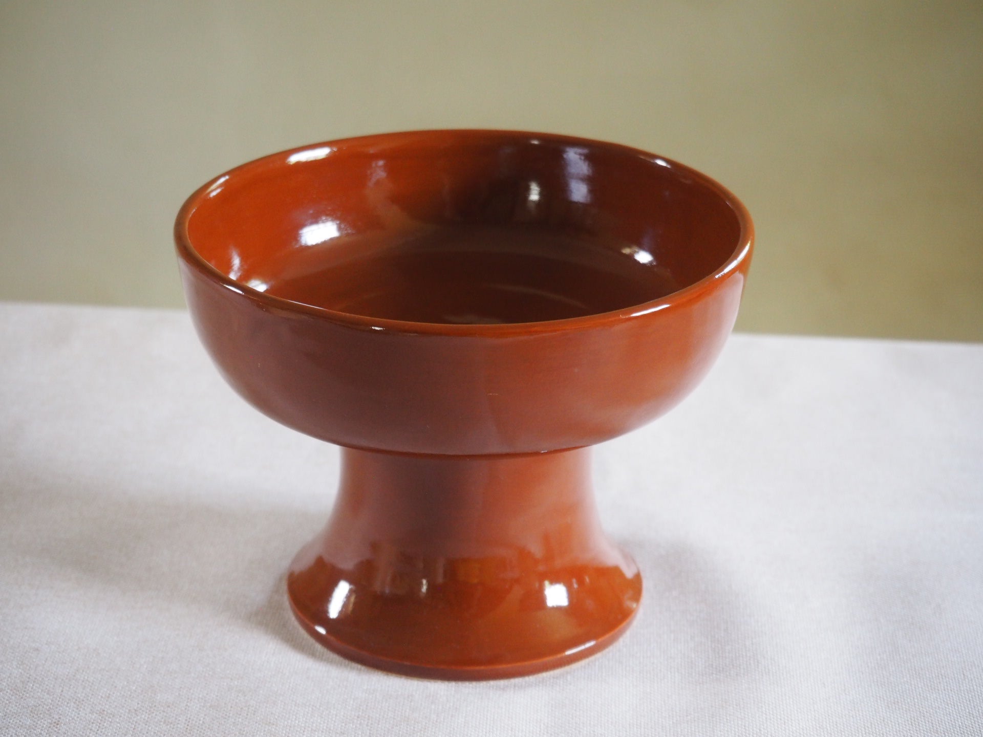 Raised Serving Bowl Brown